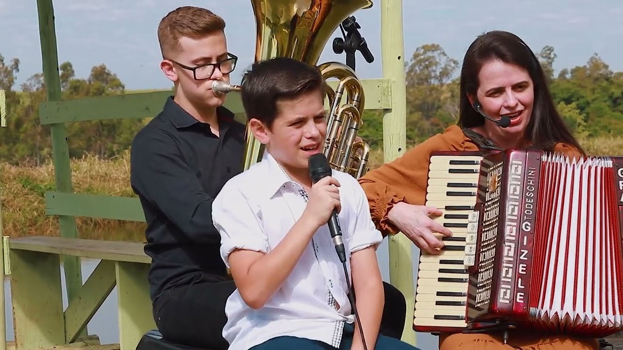 Hino ccb Com Gizele Granado e  os filhos /De Deus armadura