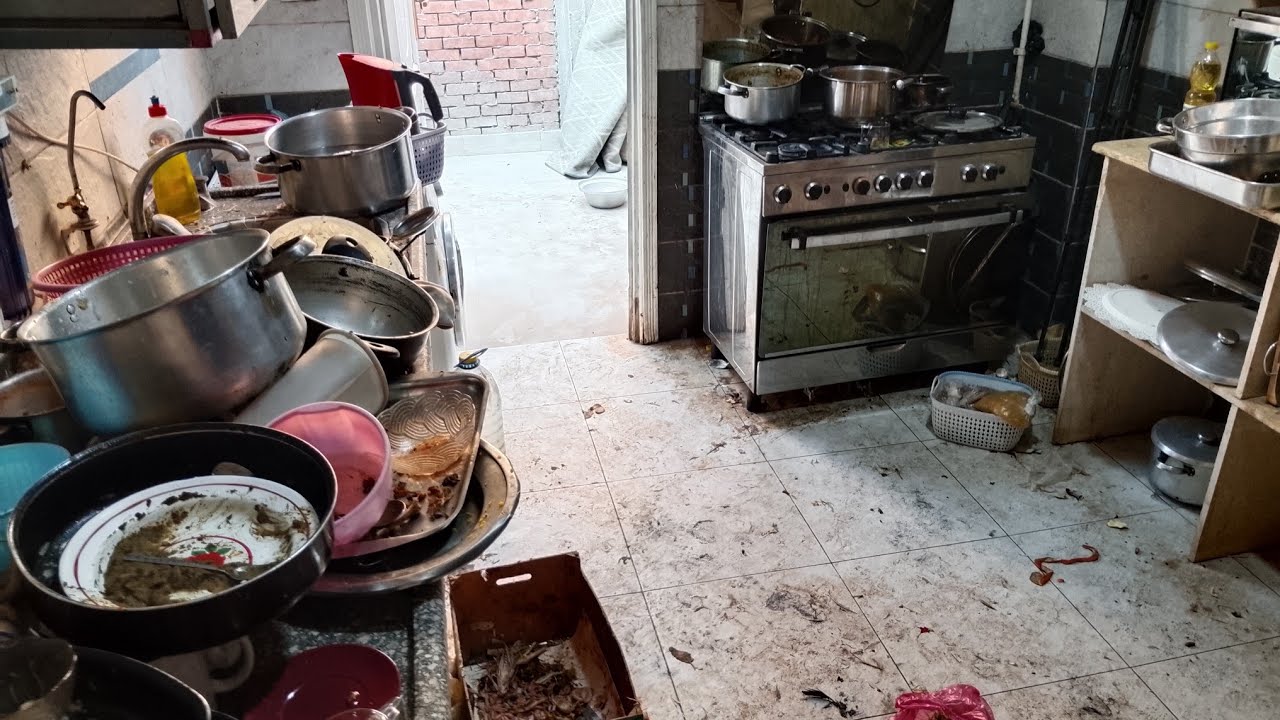 إشهدو ياناس اشهدو ياخلق جوزي حكم عليا انظف المطبخ في نص الليل يرضيكم كده 