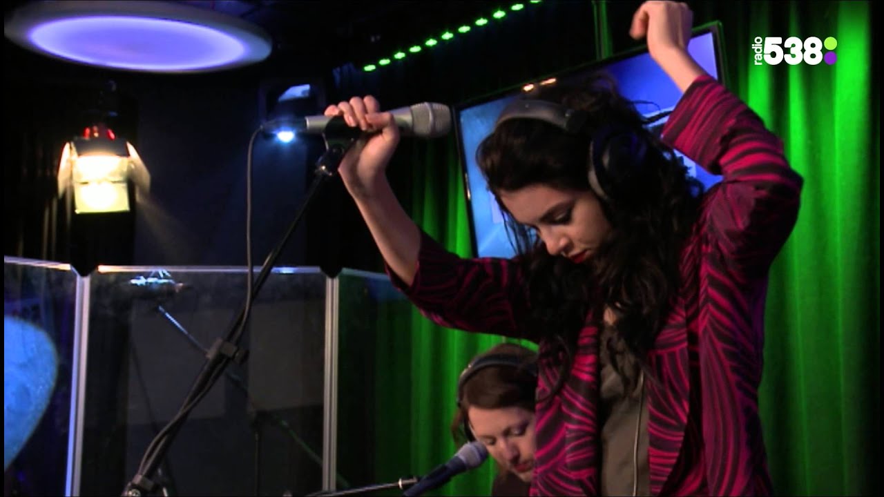 Charli XCX - Break The Rules (Live @ Ruuddewild.nl)
