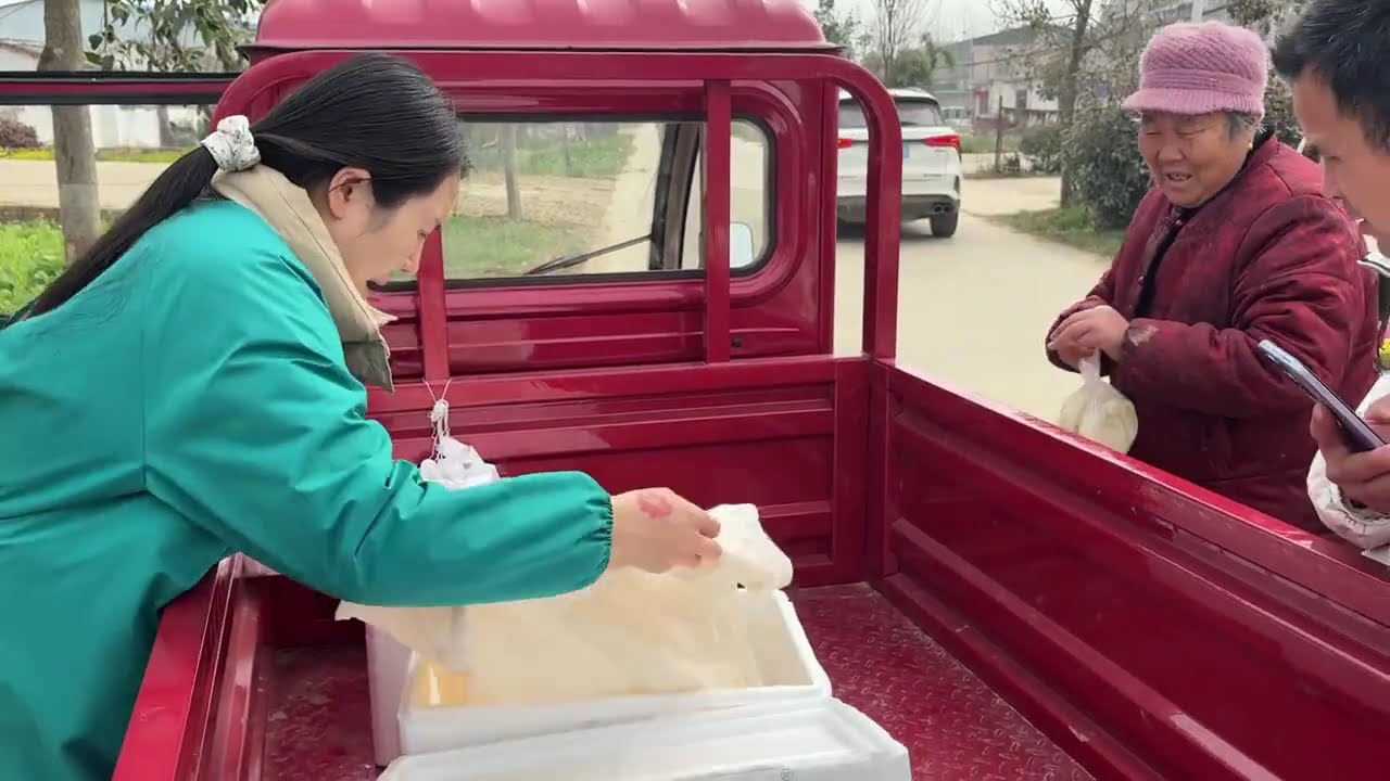 今天包子全买完了、回去逗爸爸妈妈看看他们的表情#河南姑娘在内蒙   #抖音