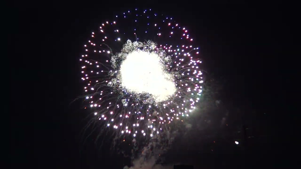 ADELFIA (BA) - San Trifone 2025 - Spettacolo pirotecnico notturno La Rosa International Fireworks