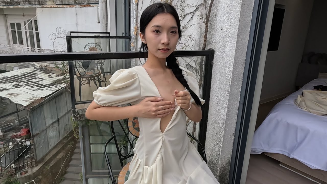 我们家的新人优优来啦，你们看过直播了吗，今天展示我们proudfox的一款优雅短裙