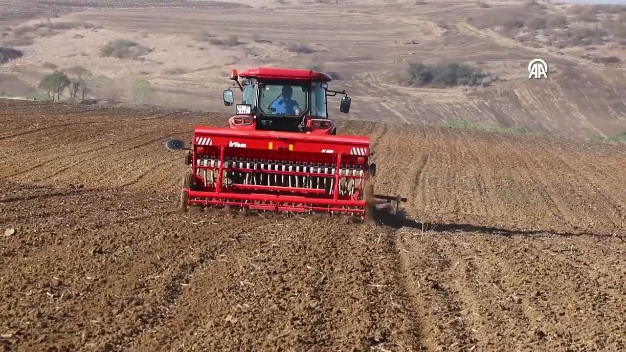 Tekirdağ'da &ccedil;ift&ccedil;ilerin buğday ekim mesaisi başladı