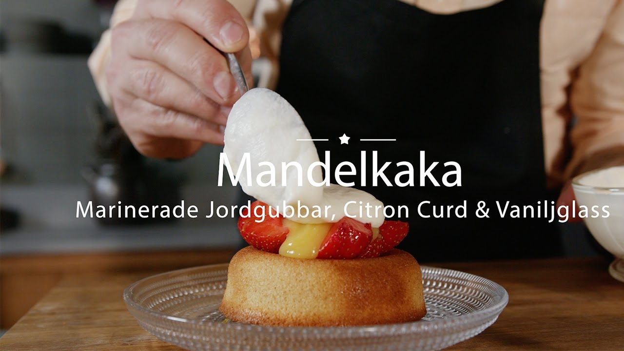 Mandelkaka med marinerade jordgubbar, citron curd & vaniljglass