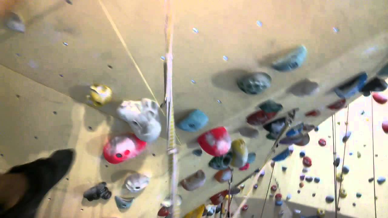Mart klimt erg hoog met Google Glas en valt in Mountain Network Amsterdam
