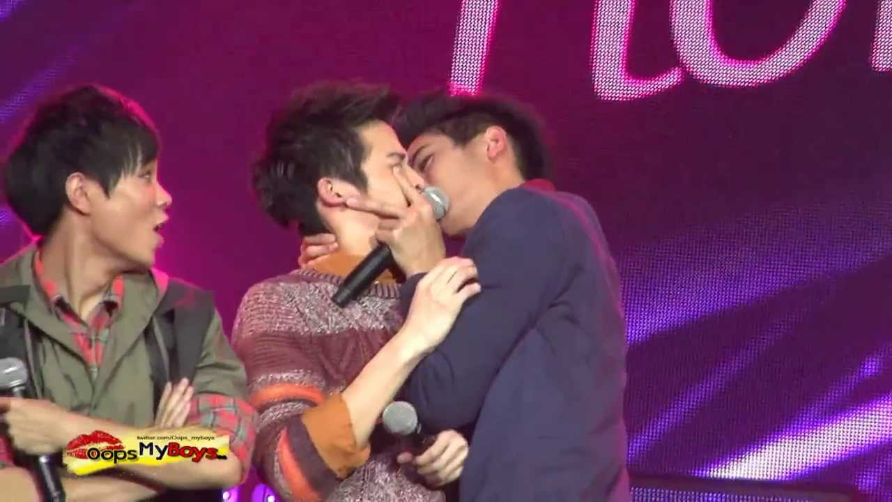 [FANCAM] 081013 - March & Tou Cute Moment #HormonesDayNight at Parc Paragon