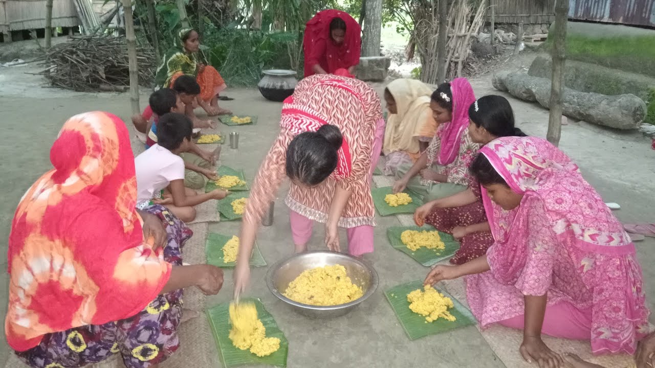পরিবারের সবাই মিলে জুলাপাতি রান্না করে কলাপাতায় খেলাম।
