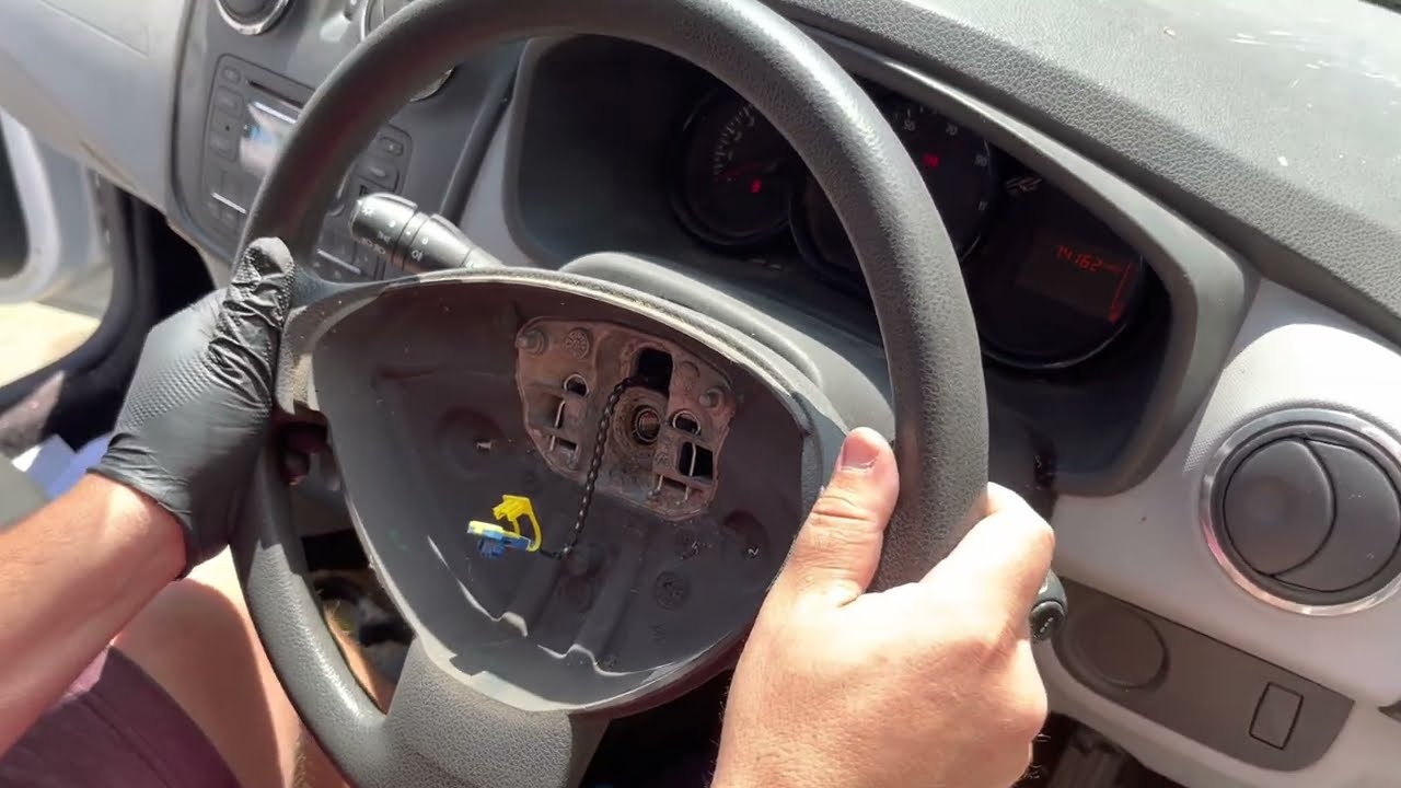 Руководство по снятию рулевого колеса и шлейфа подушки безопасности Dacia Sandero Logan 2 2012-2020