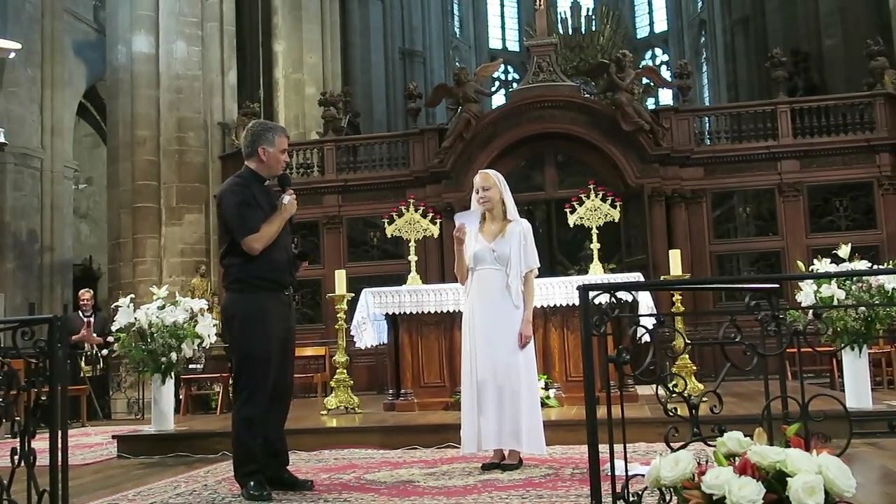 Témoignage de Véronique Lévy dans la Basilique St Marie-Madeleine à Saint-Maximin-la-Sainte-Baume.