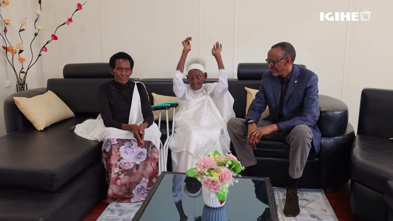 Ikiganiro giteye ubwuzu cya Perezida Kagame na Nyiramandwa, umukecuru w’imyaka 110