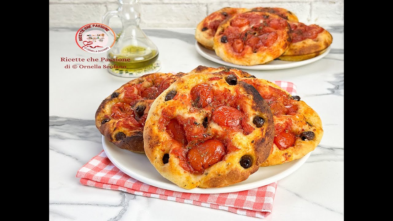 Focaccine pugliesi con patate nell'impasto sofficissime e golosissime - Ricette che Passione