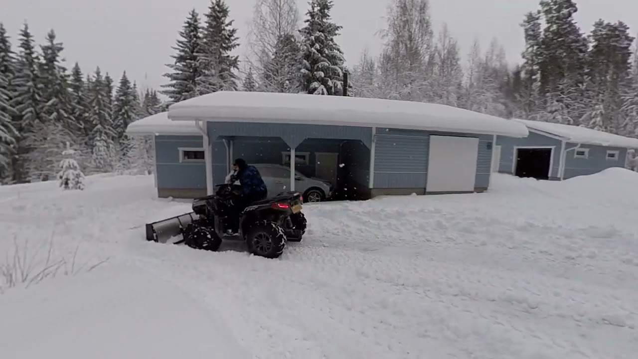 Arctic Cat 700 Snow plowing 2022