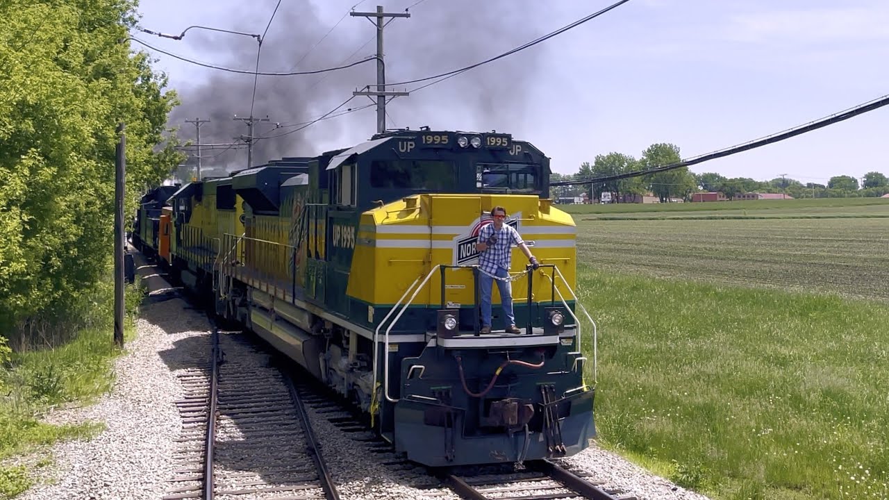 Frisco 1630 Shoves UP 1995 and CNW 7009 West at IRM