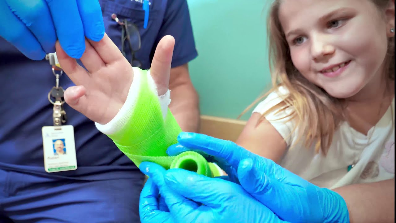 The Process of Putting on a Cast - Dr. Hilton Gottschalk