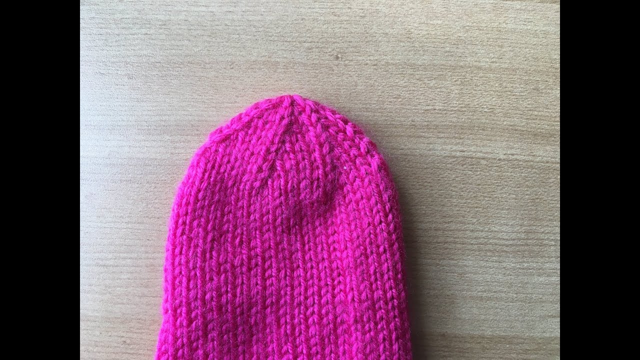 Knitted socks round toe