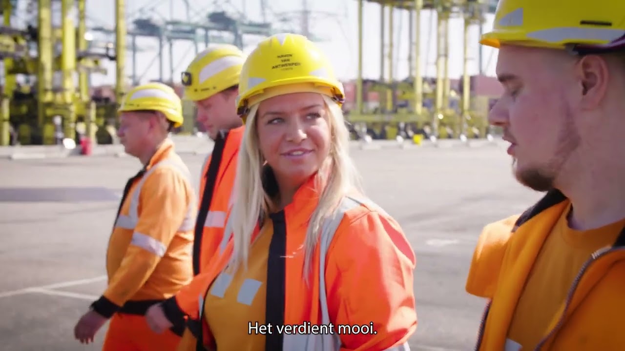 Wat doet een straddle carrier chauffeur?