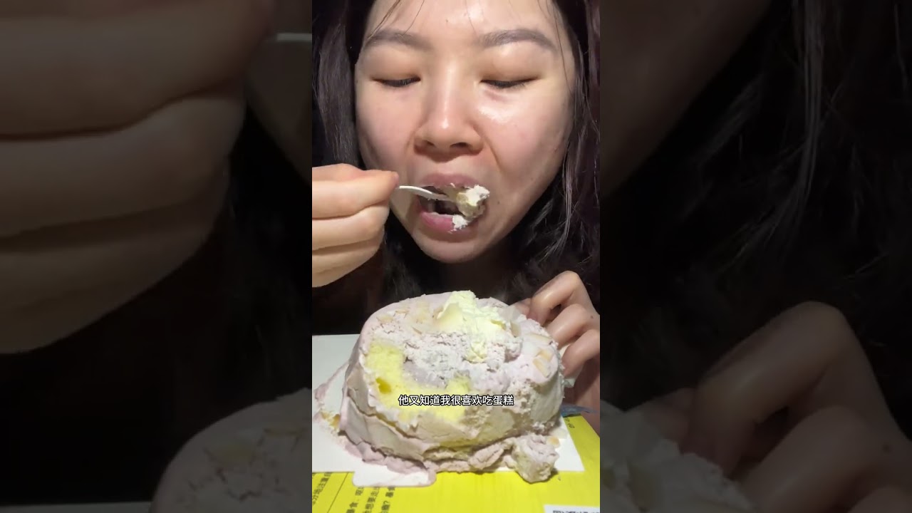 165/146斤研3️⃣毕业胖阿姨  犯猪瘾吃了两个蛋糕 爆浆泡芙 虎皮肉松芋泥卷  半夜凌晨两点半忍不住继续吃#抖音商城618好物节 #抖音美食推荐官 #吃货 #抖音美食创作人 #美食趣胃计划 @