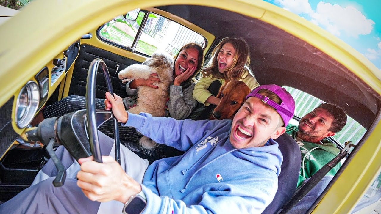 REAÇÃO DA MINHA MÃE E IRMÃ VENDO O MEU CARRO VELHO *o cachorro foi o que mais gostou kkkk*