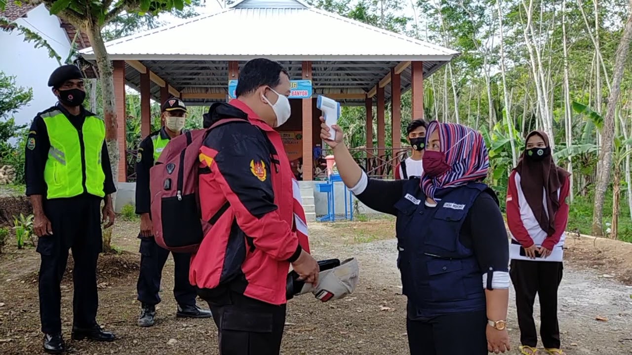 Menjelang Penerimaan Tamu Racana Sunan Giri- Dewi Murtasiah Trenggalek di bukit mBanyon, Widoro