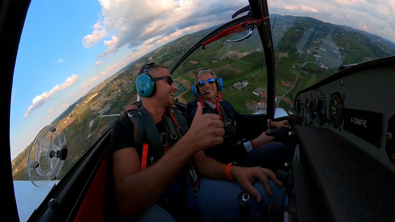 Stage di assetti inusuali con il pilota istruttore Rudy Natale a bordo del fantastico CAP 10