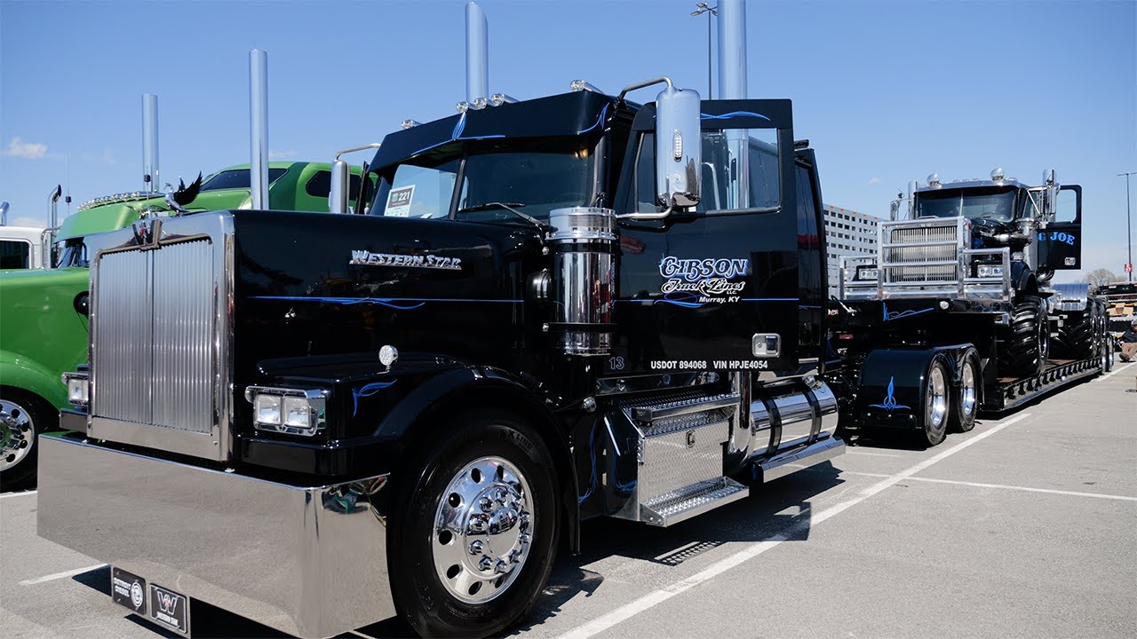 Kentucky hauler’s 2017 Western Star 4900FA and accompanying 1988 Western Star 4964 pull truck