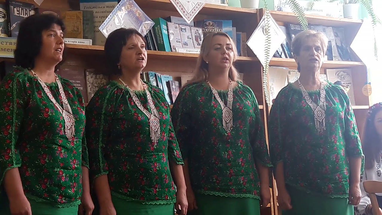 У лісі під дубом столітнім висока могила стоїть...