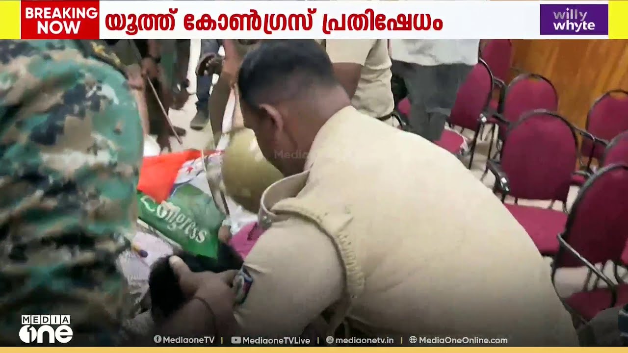 'അറസ്റ്റ് ചെയ്യൂ പൊലീസേ... കഴിവുകെട്ട ഡോക്ടർമാരെ അറസ്റ്റുചെയ്യണം പൊലീസേ'