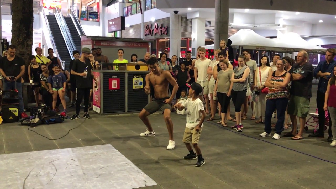 Street performance at surfers paradise by surprise effect!! watch till the end (the boy nailed it)