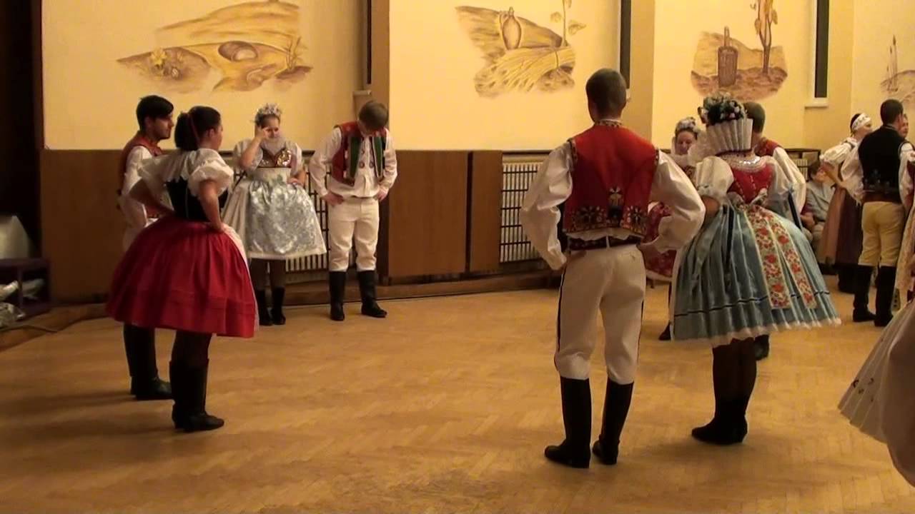 Moravská beseda - Krojový ples v Krumvíři 2013