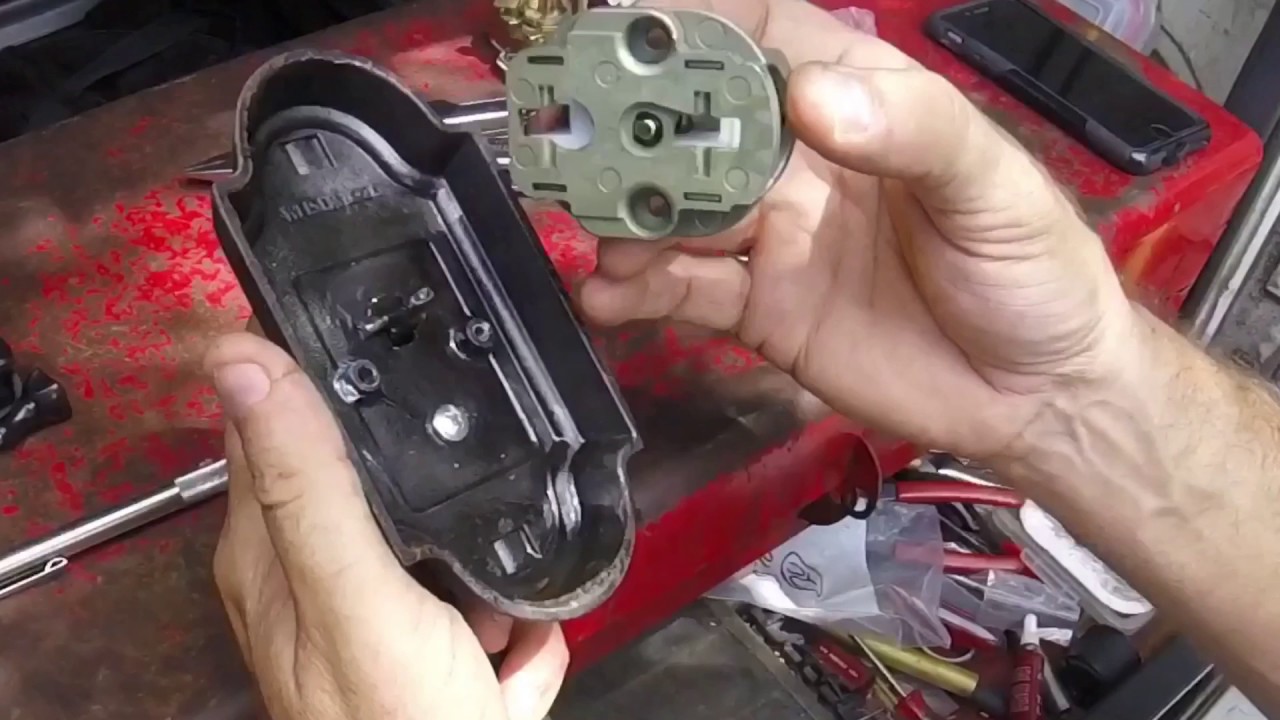 Ручка Weiser Handleset - Щёлкающая штука не задвигается! Снаружи не открыть!