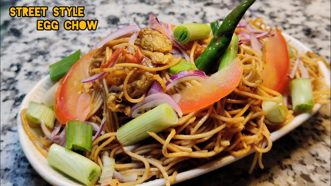 Egg Chowmin Street Style/ How to make Street Style Egg Chow at Home/ Egg Noodles Recipe in Bengali 