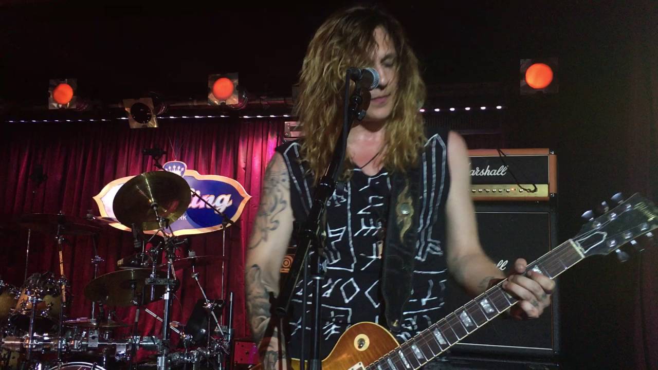 Santa Cruz - Skydiving Without A Parachute Live From NYC (played for the first time)