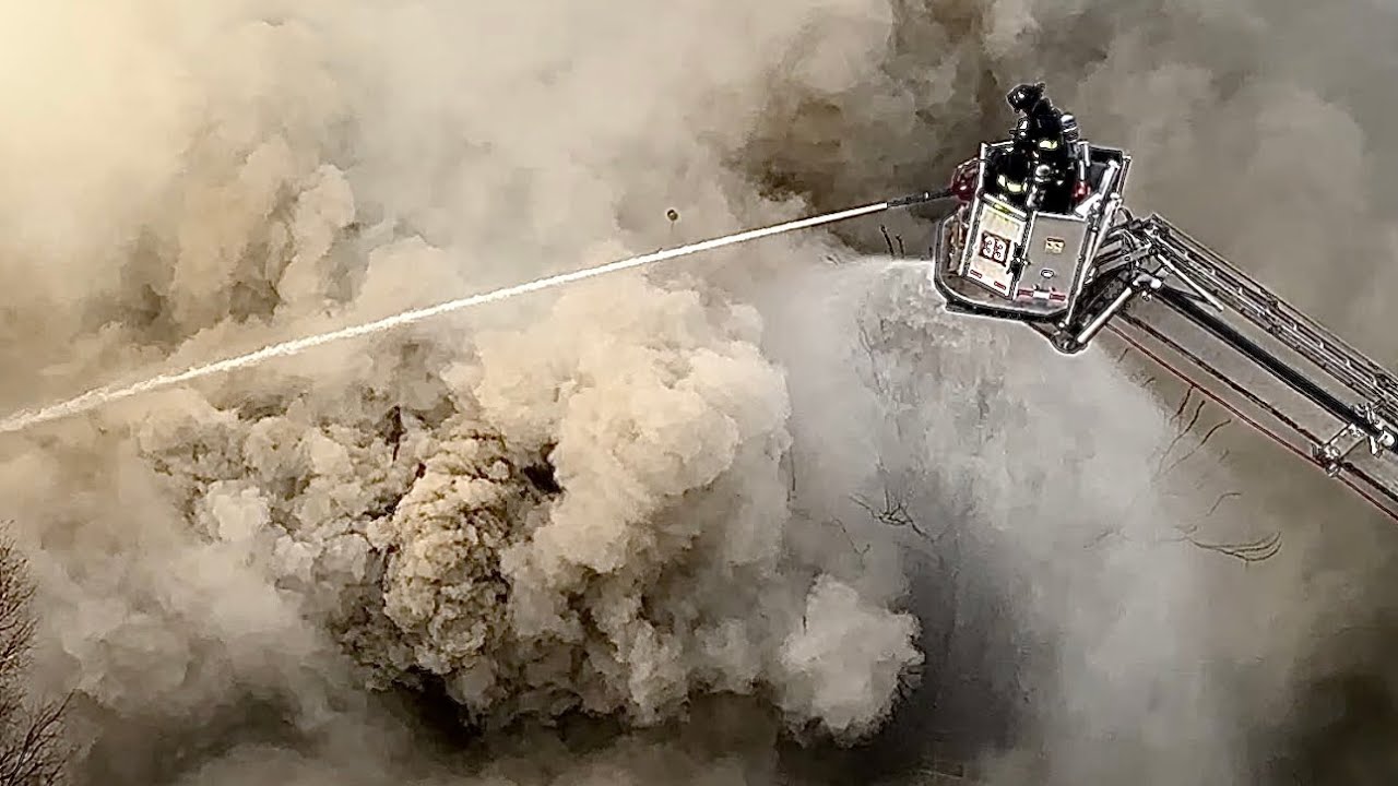 *{EARLY ARRIVAL}*~*{FDNY BOX 3121}*~*{FDNY BATTLING MASSIVE 5TH ALARM FIRE IN A ROW OF TAXPAYERS}