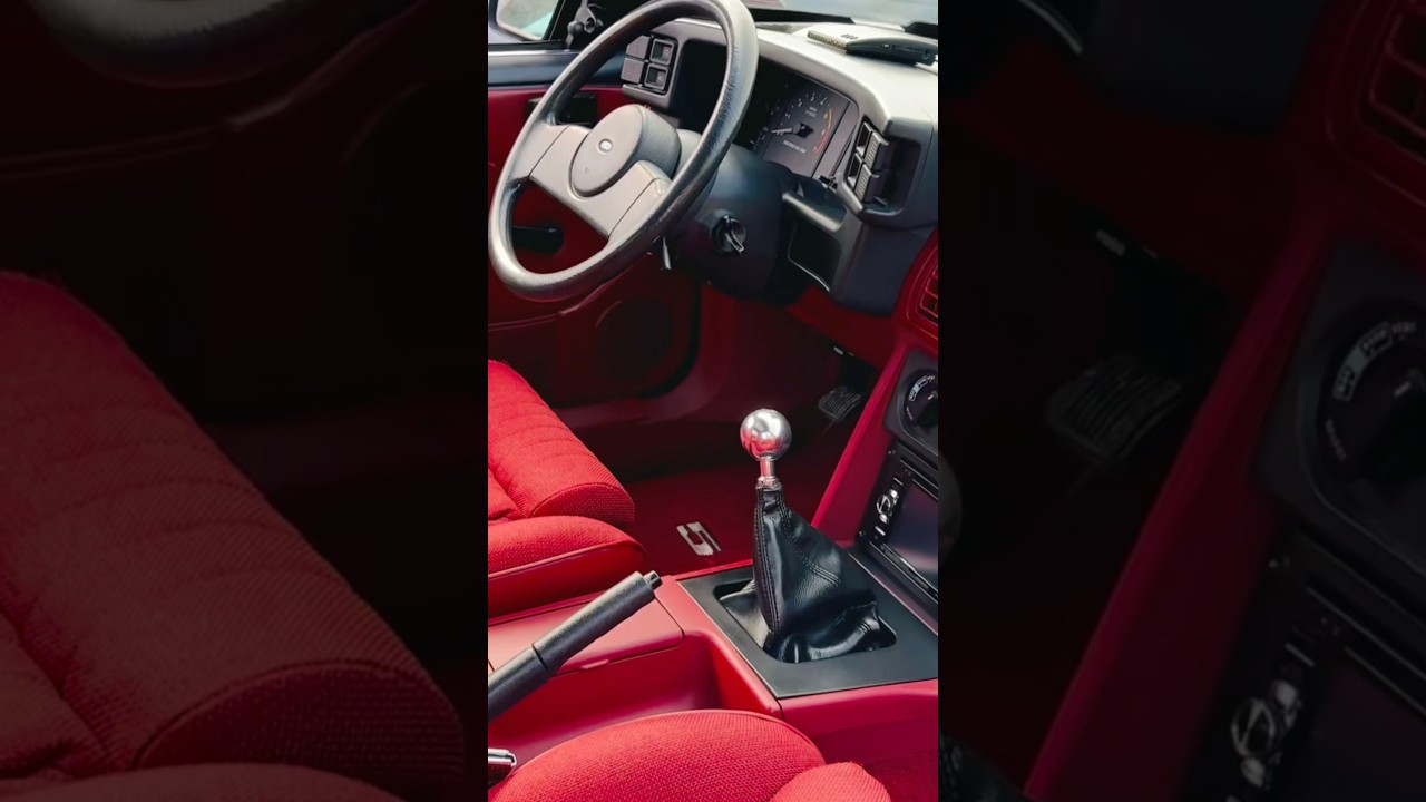 Jeden z najlepszych przykład&oacute;w Mustanga Fox Body, jaki kiedykolwiek zobaczysz! #ford