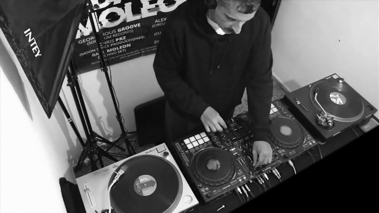 David Moleon @ My House is Moving / Vinyl Techno set 04.02.2021