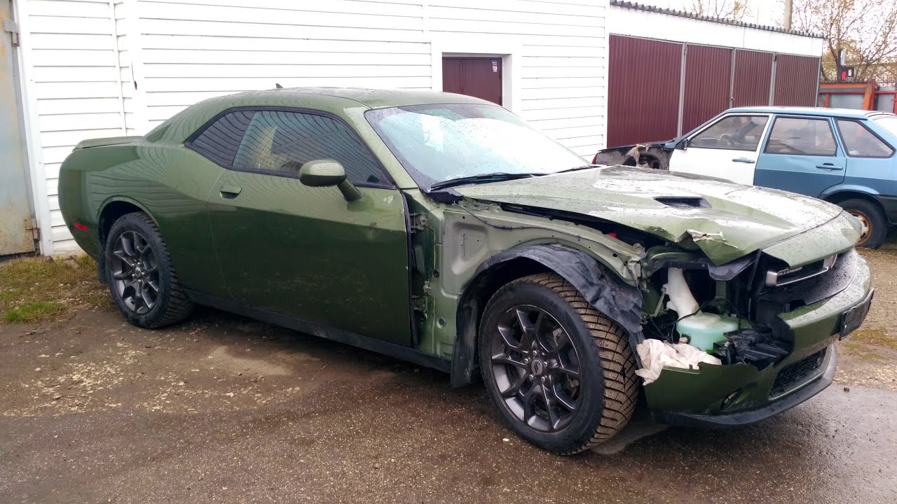 Dodge Challenger после столкновения с Уазом