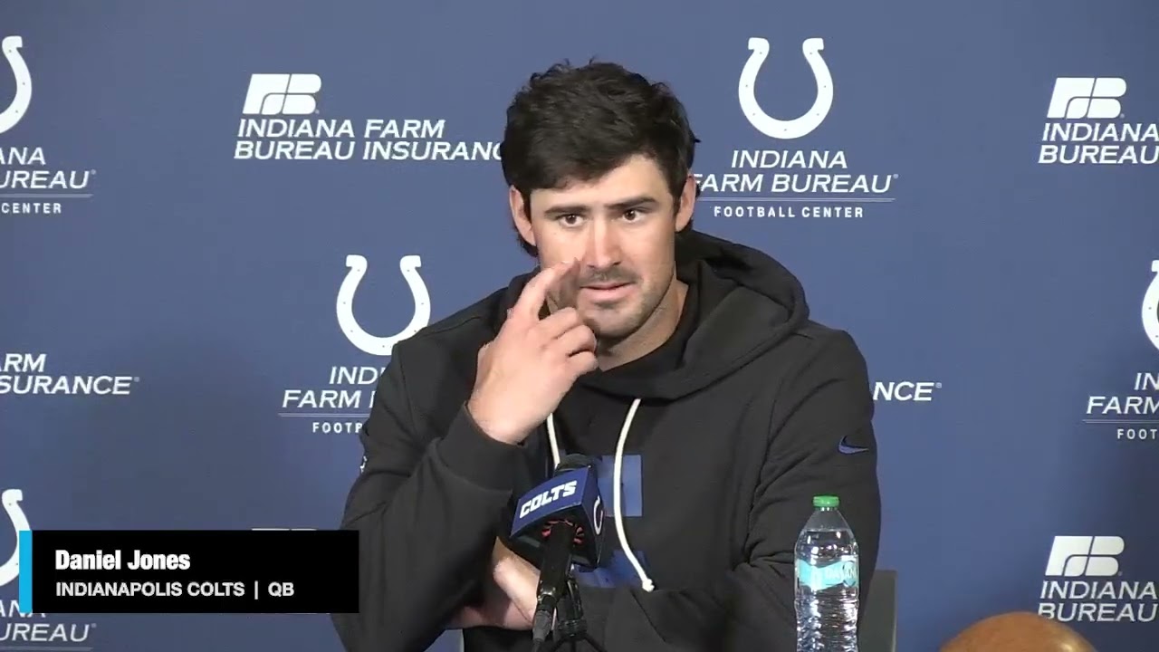 Indianapolis Colts re-sign QB Daniel Jones