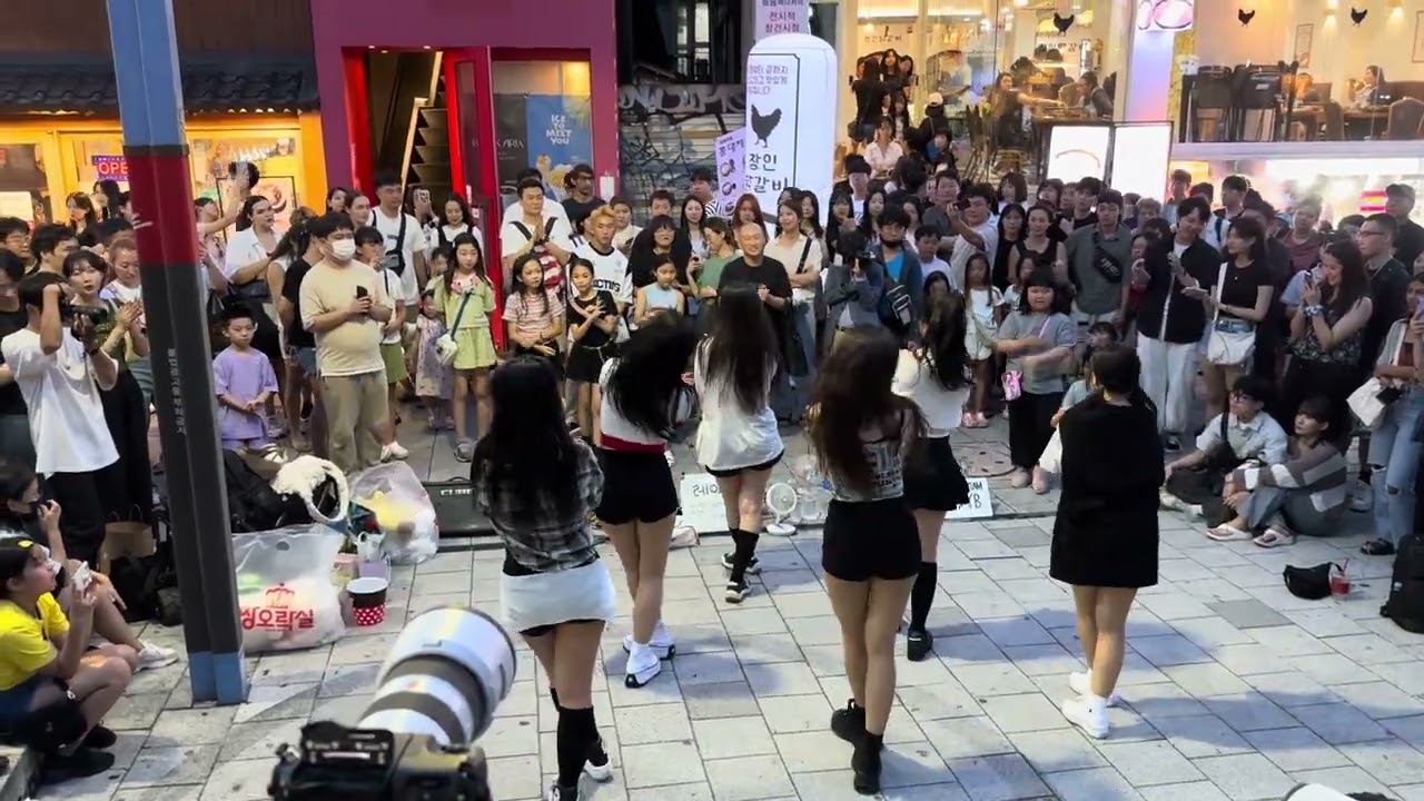 HONGDAE K-POP BUSKING - [IVE] I am (2)