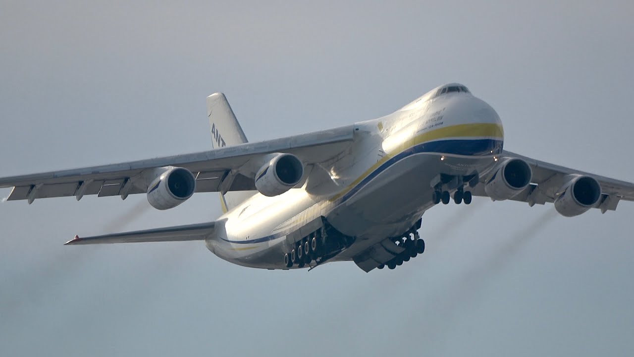 Самый большой в мире грузовой самолет Ан-124 | Посадка и взлет в МСП