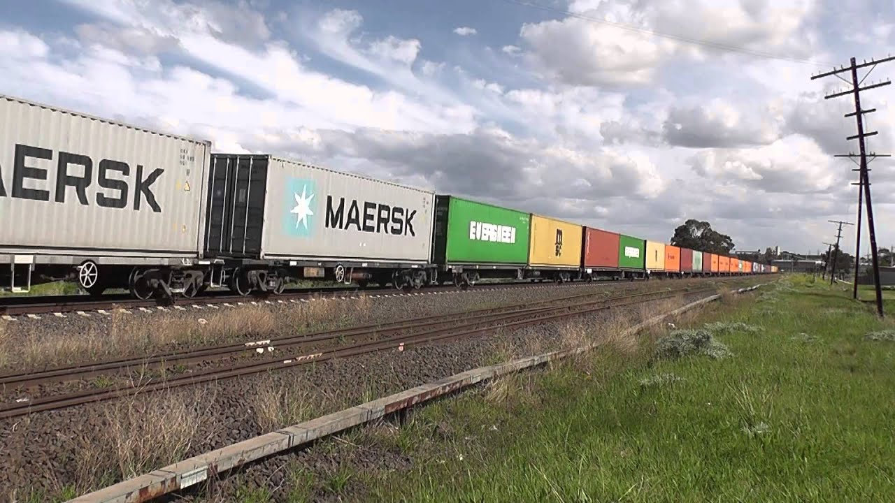Australian Trains-  Qube Logistics MC1 Freight Train Part 1 - Eisenbahn Zug