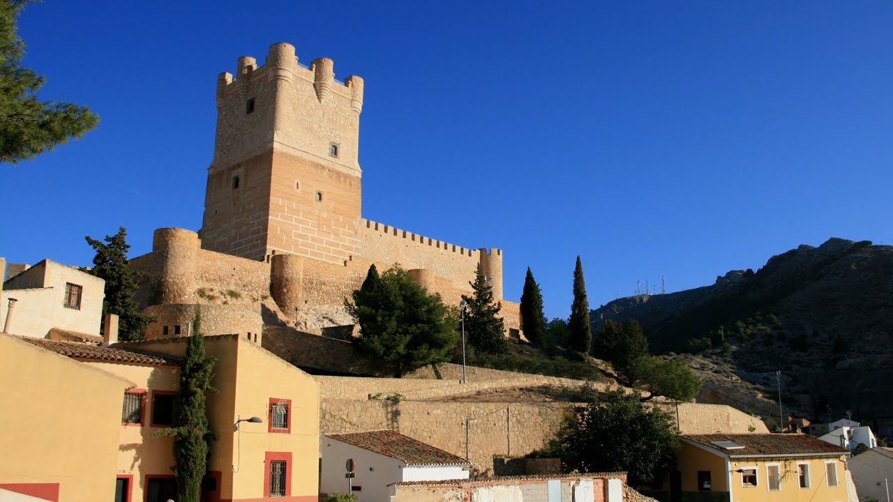 Villena (Valenciana, Alicante) 34.200 hab. Bueno **