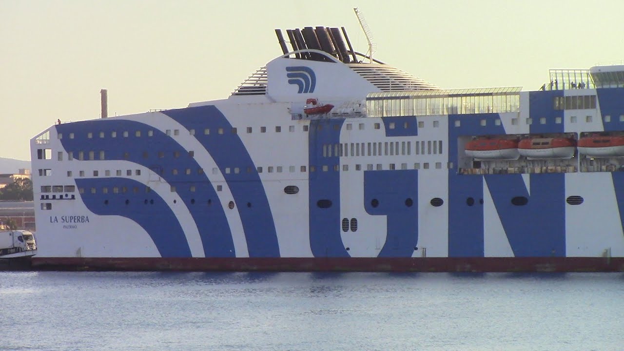 Gnv LaSuperba partenza da Porto Torres - 2019