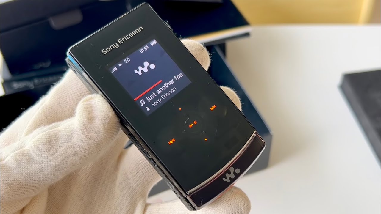 Sony Ericsson W980 – Stylish Flip Phone with 8GB Storage & Dual-Sided Music Control!