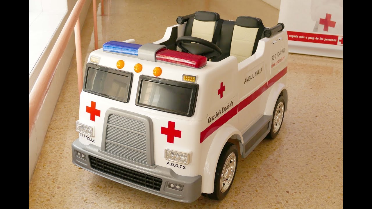 El Hospital General de Castelló recibe una mini ambulancia eléctrica donada por Cruz Roja