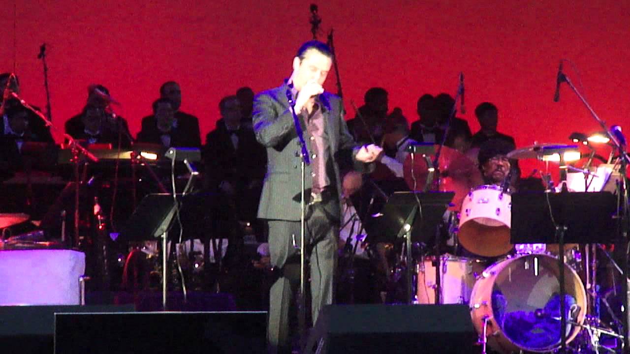 Mike Patton sings the Serge Gainsbourg song 