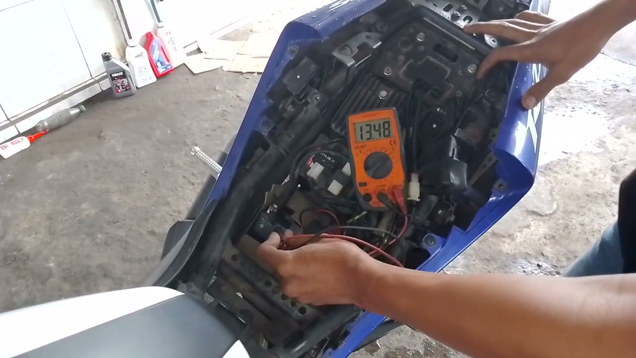 cara cek pengisian, saat panas pengisian tidak normal, Yamaha R25, berebet stater tangan tidak bisa