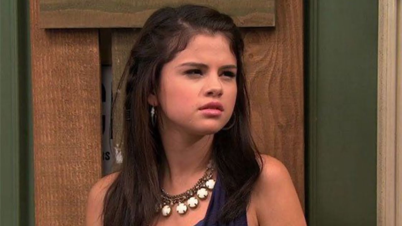 alex russo radiating gen z energy for nearly 3 minutes straight
