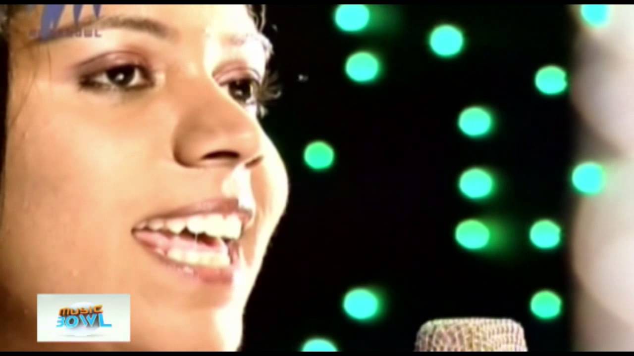 Music Bowl - 'Yedhedho Ennam Valarthen' (Punnagai Mannan)