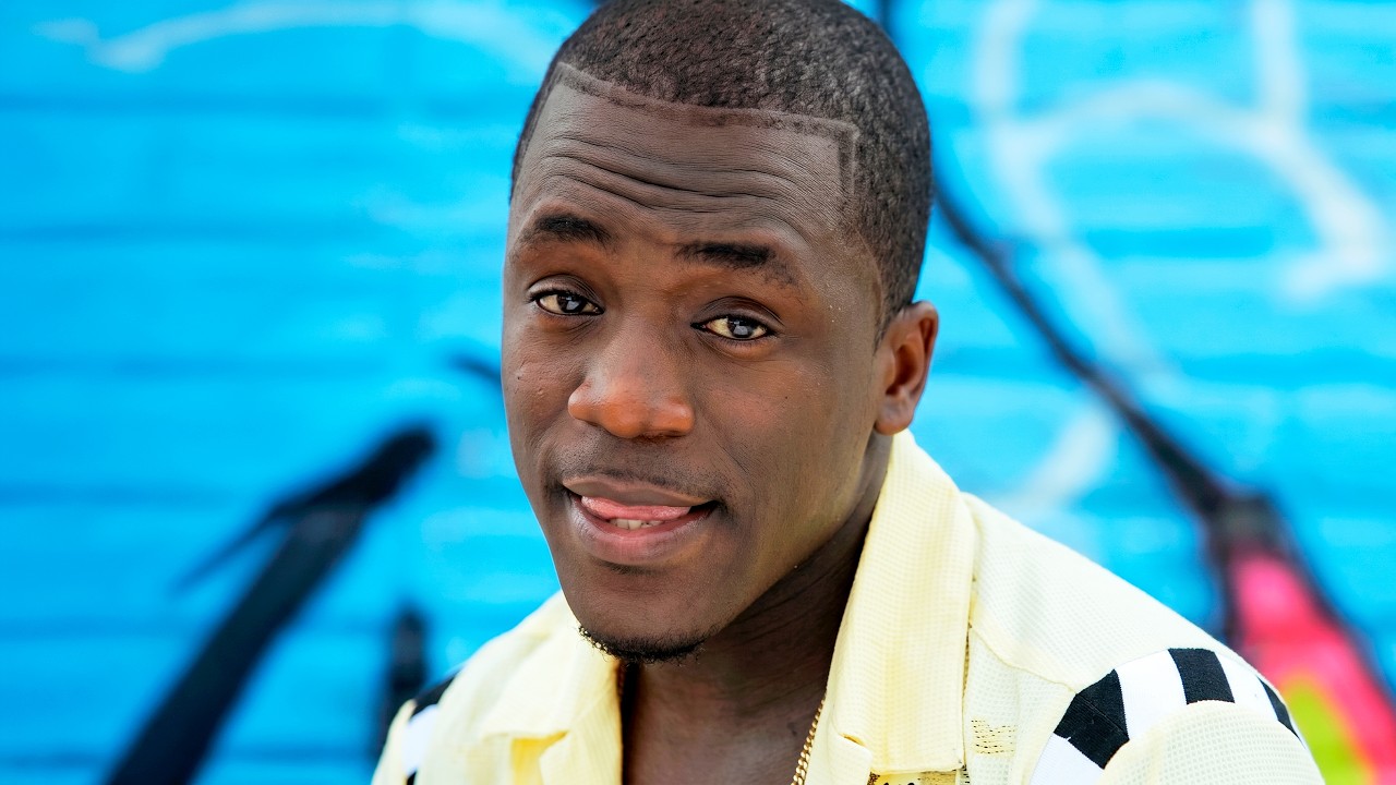 Pretty Girls (feat. Travie McCoy) [Official Video] - Iyaz