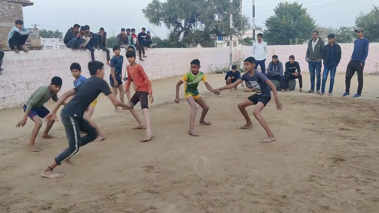 Home graund chhote bache ridi